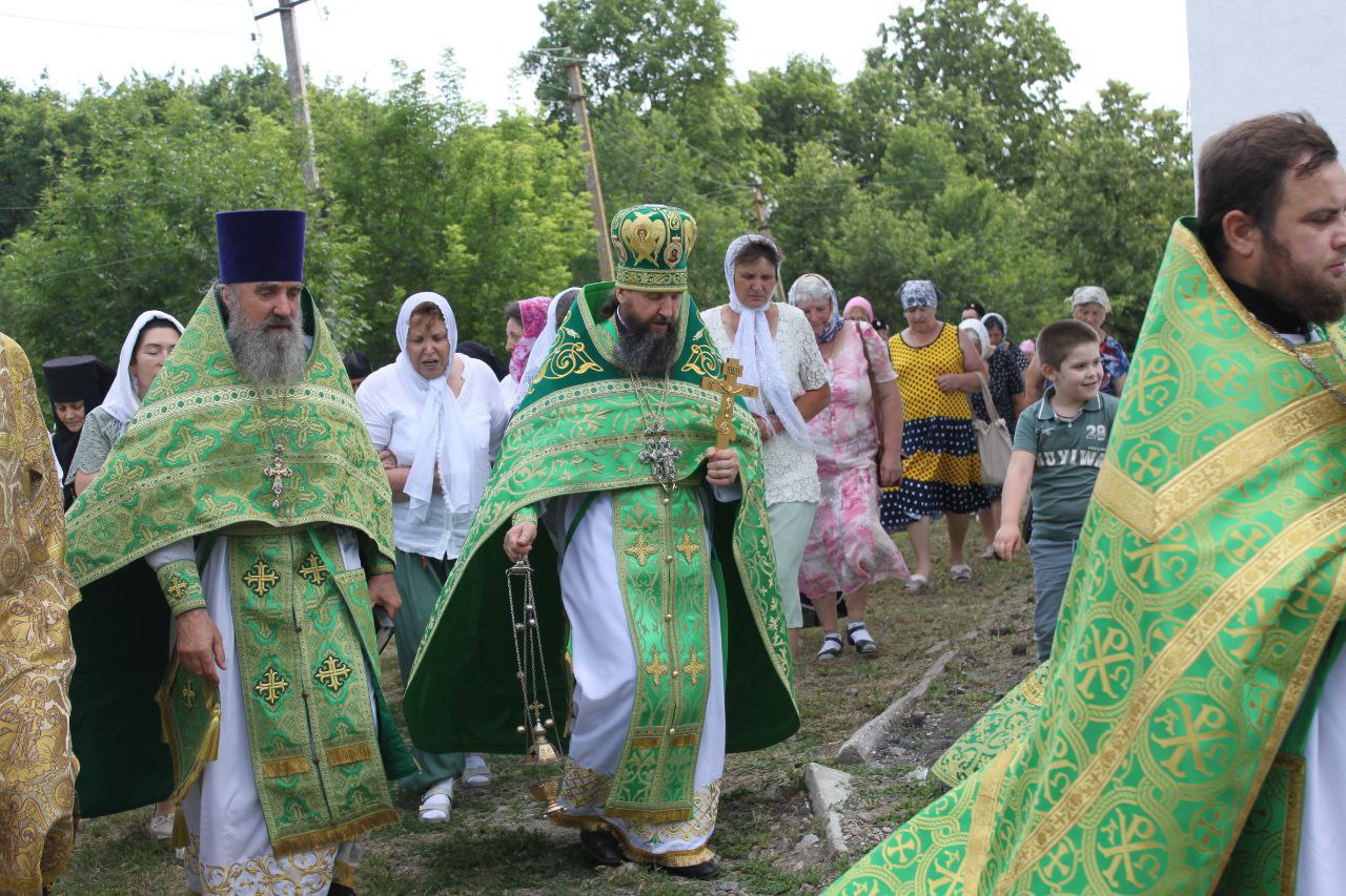 Праздник Святого Духа отметили в храме пгт Куйбышево.
