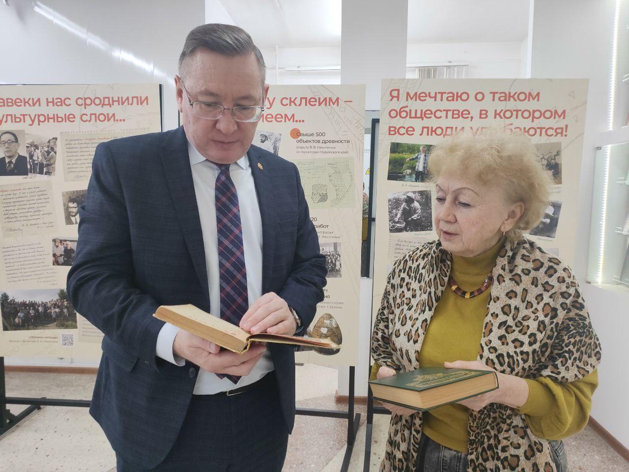 В Марий Эл известный археолог передала книги для Куйбышевского округа.
