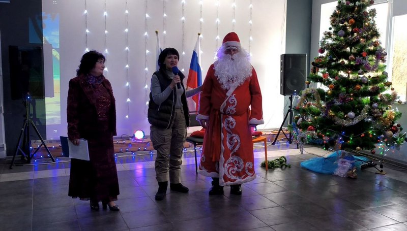 Новогодняя игровая программа для детей состоялась в Розовке.