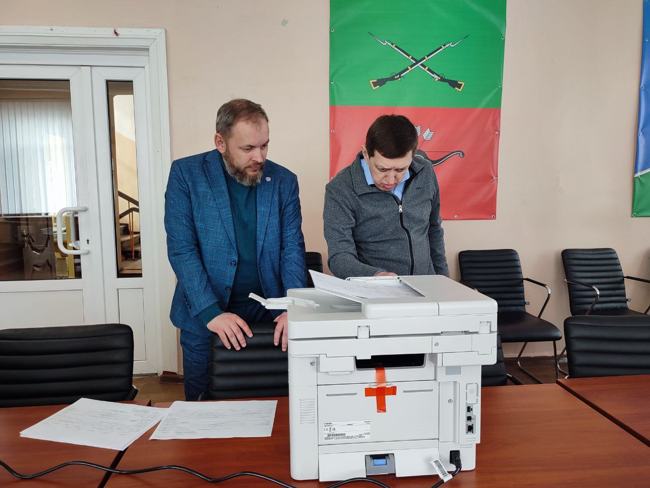В администрацию округа доставлена оргтехника от региона-шефа.