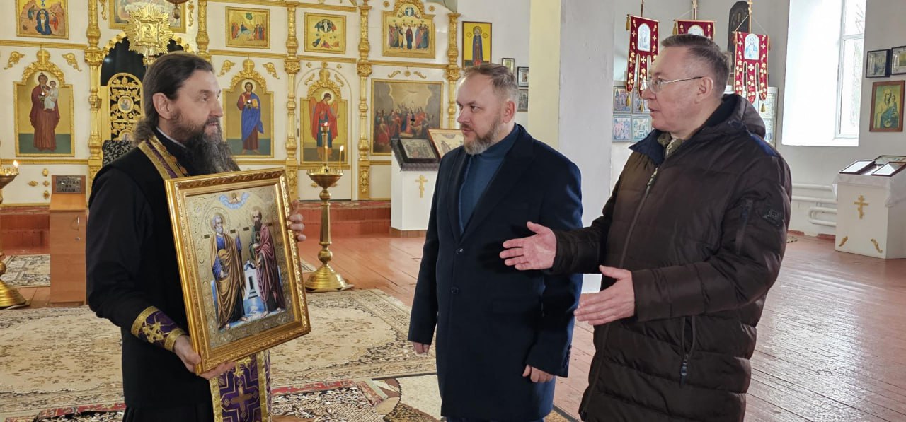 В рамках рабочего визита Советник Главы Республики Марий Эл Евгений Кузьмин посетил храмы Куйбышевского муниципального округа.