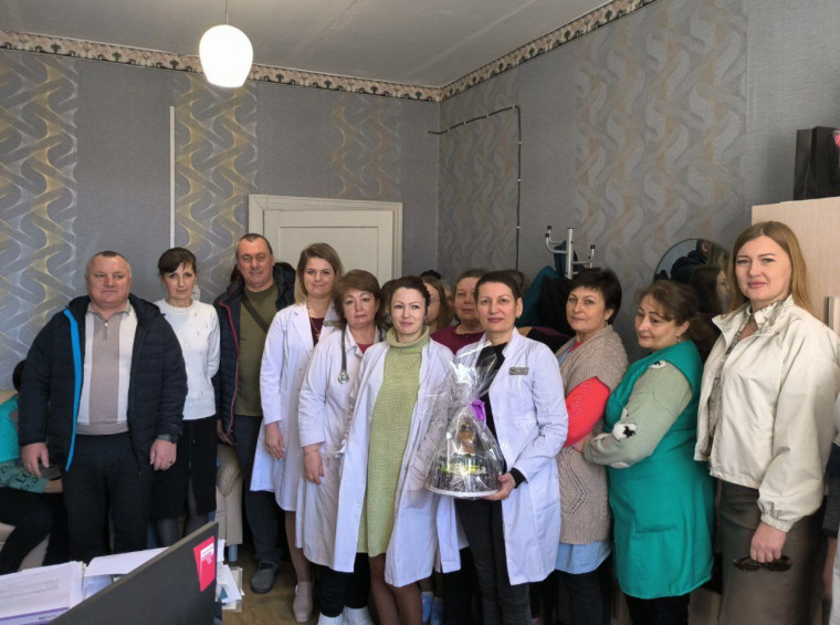 В преддверии Международного женского дня партийцы поздравили женскую часть рабочих коллективов Куйбышевского округа. В преддверии Международного женского дня партийцы поздравили женскую часть рабочих коллективов Куйбышевского округа.