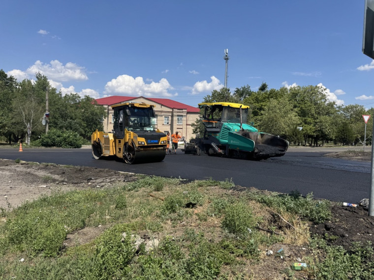 Глава Куйбышевского муниципального округа проконтролировал ход работ по асфальтированию улицы Ленина. Глава Куйбышевского муниципального округа проконтролировал ход работ по асфальтированию улицы Ленина.